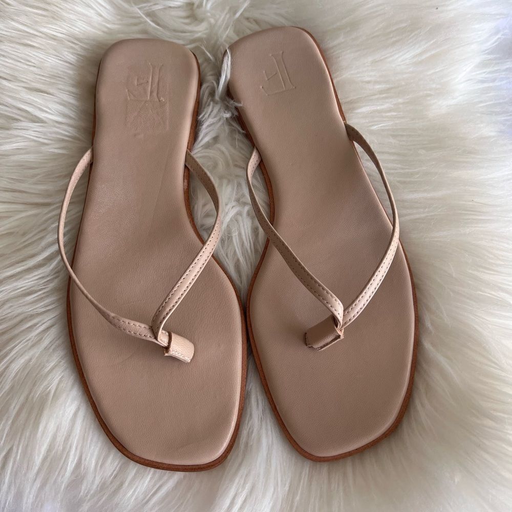 Flattered nude sandals